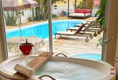 Quarto Quádruplo com Banheira Imersão