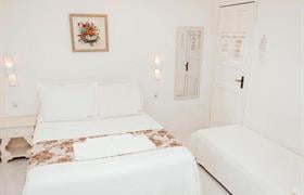 Quarto Triplo Econômico do Hotel Cabana Suica