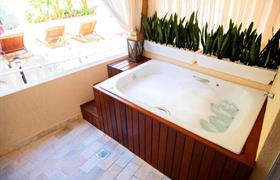Quarto Duplo com Banheira de Hidromassagem do Hotel Cabana Suica