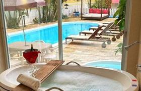 Quarto Quádruplo com Banheira Imersão do Hotel Cabana Suica