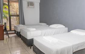Quarto Triplo Standard do HANNA Buzios Al Mare Hotel 