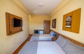 Quarto Triplo Casal Standard do Imperador Hotel