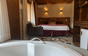 Suíte Luxo com Hidromassagem do Hotel Cabanas Glamour