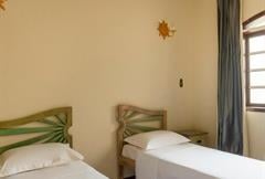 Quarto com 2 Camas de Solteiro