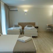 Quarto Família (Casal + 3)