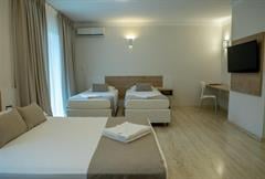 Quarto Família (Casal + 3)