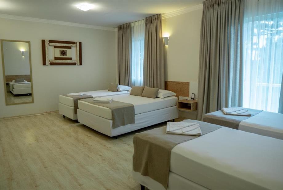 quarto família grande.jpeg