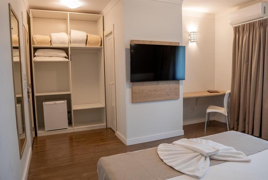 2 casal+1 tv grande.jpeg