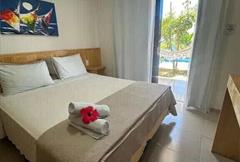 Quarto Casal com Vista da Piscina