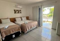 Quarto Triplo com Vista para a Piscina