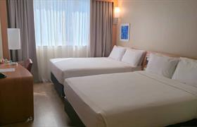 Apartamento Superior Família - Duas camas de casal - Vista Lateral Mar do Regency Barra Hotel