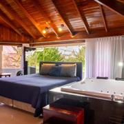 11 Quarto Duplo Deluxe com Banheira