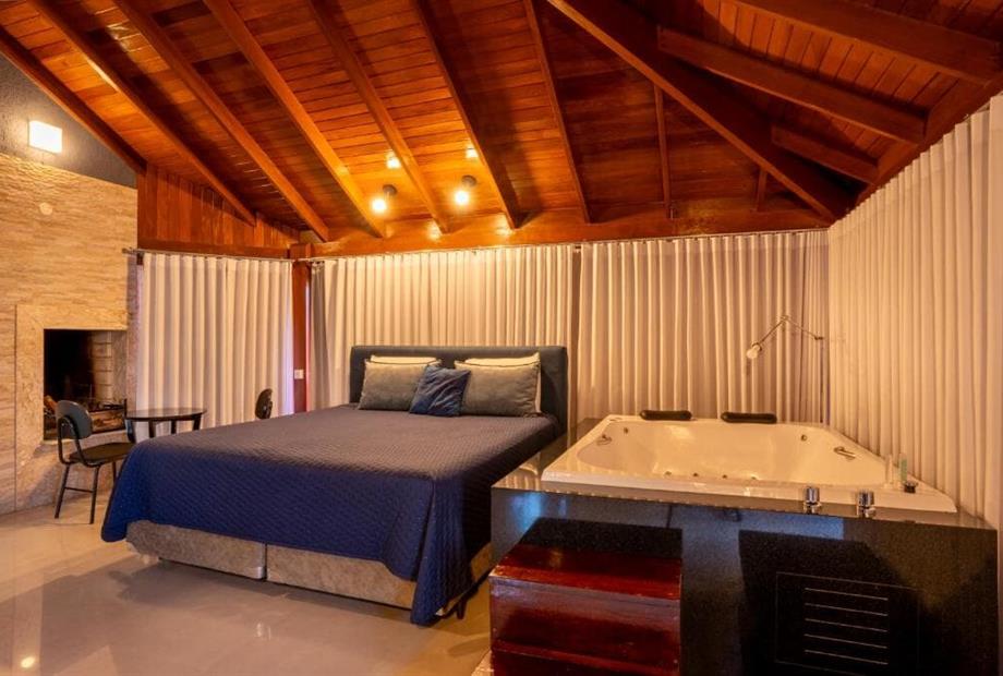 Quarto Duplo Deluxe com Banheira-5.jpg