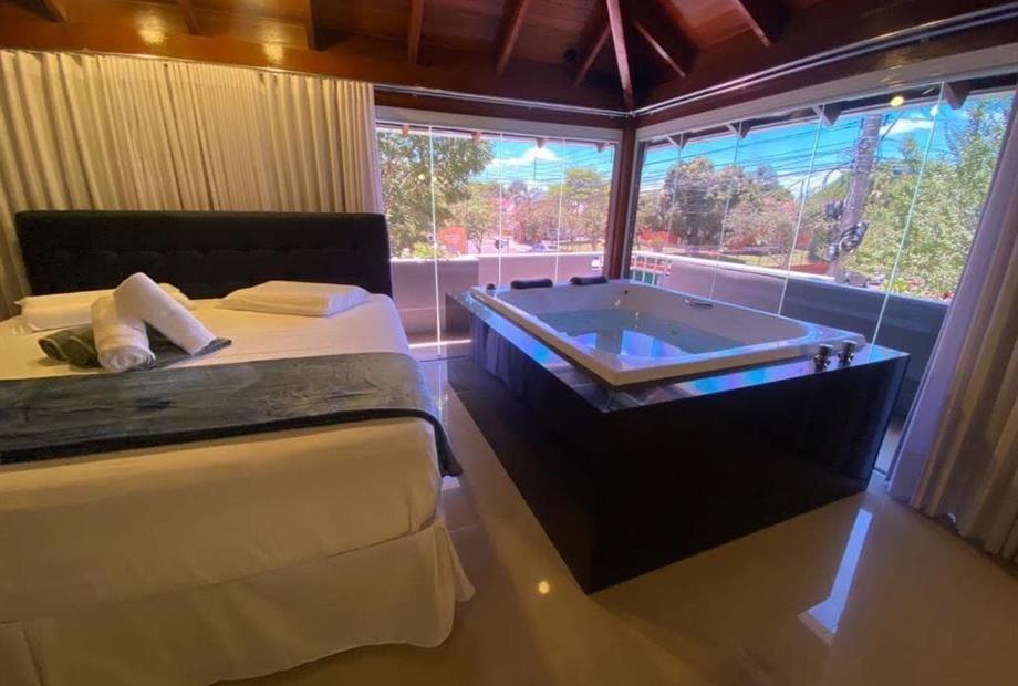 Quarto Duplo Deluxe com Banheira-6.jpg