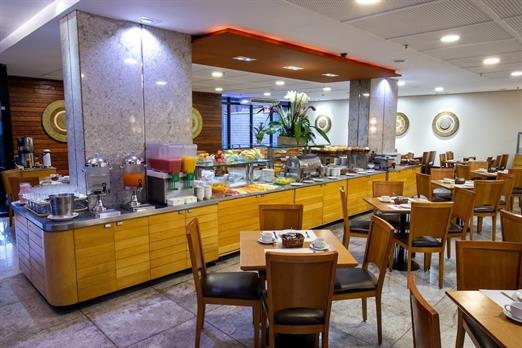 Café da manhã_buffet.jpg