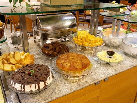 Café da manhã_bolos.jpg