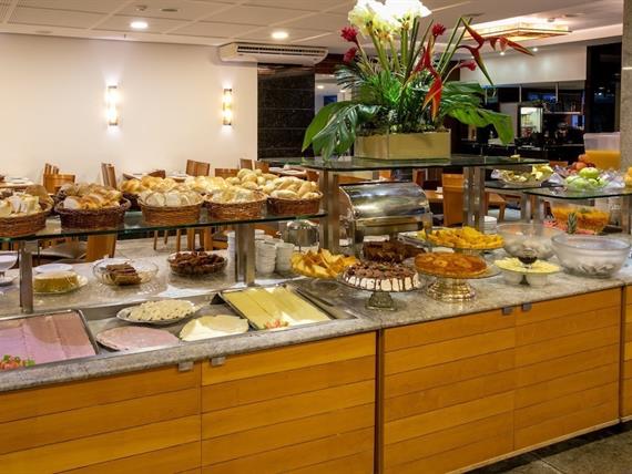 Café da manhã_buffet 2.jpg
