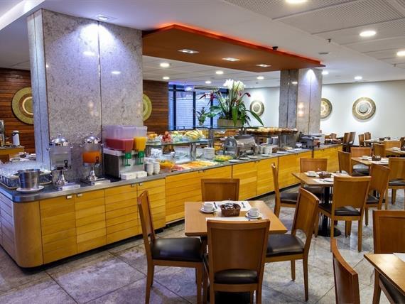 Café da manhã_buffet.jpg