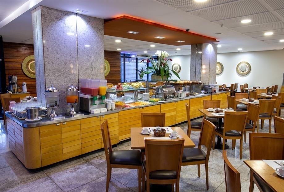 Café da manhã_buffet.jpg