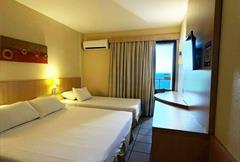 LUXO - Triplo Casal + Solteiro  (vista parcial mar)