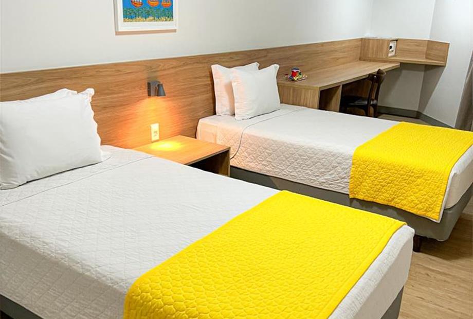 deluxe superior twin 2.jpeg