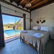 Quarto Queen com Vista para Piscina