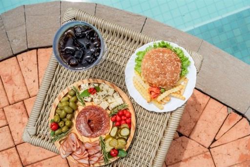 lanche na piscina .jpeg