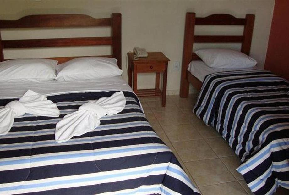 Quarto Triplo com Varanda-1.jpg