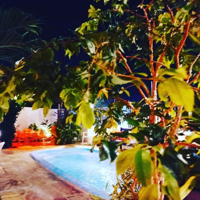 piscina a noite.jpeg