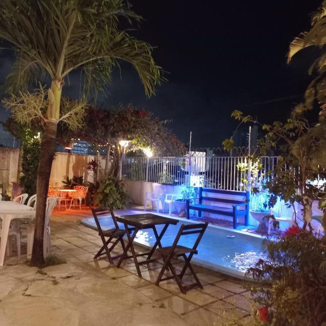 piscina e iluminação da pousada.jpeg