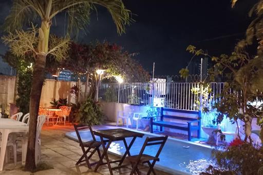 piscina e iluminação da pousada.jpeg