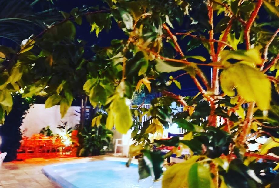 piscina a noite.jpeg