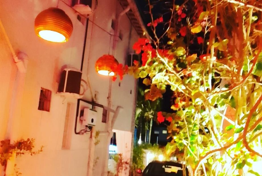 um espaço para contemplar as luzes do jardim.jpeg