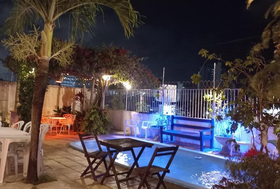 piscina e iluminação da pousada.jpeg