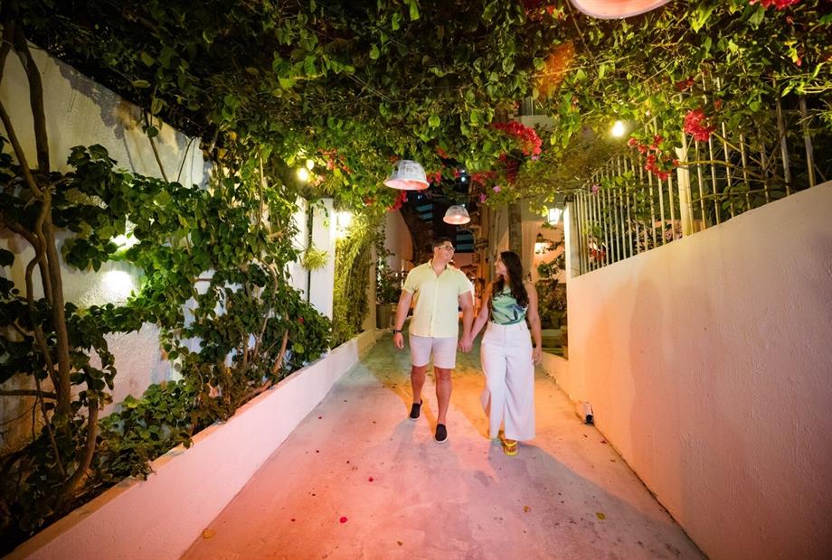 nosso belo passeio pelo jardim da pousada.jpeg