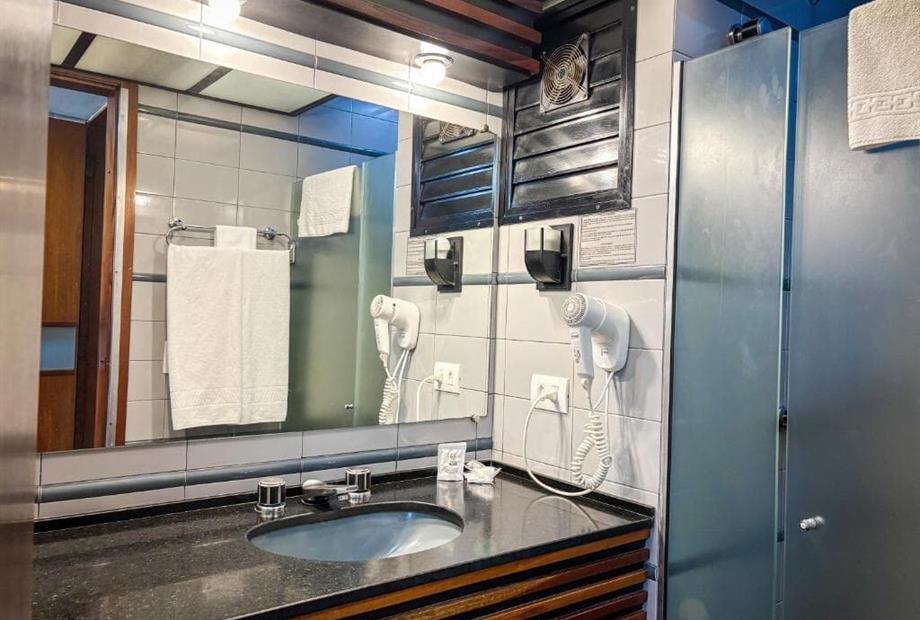 Quarto Standard com 2 Camas de Solteiro-8.jpg