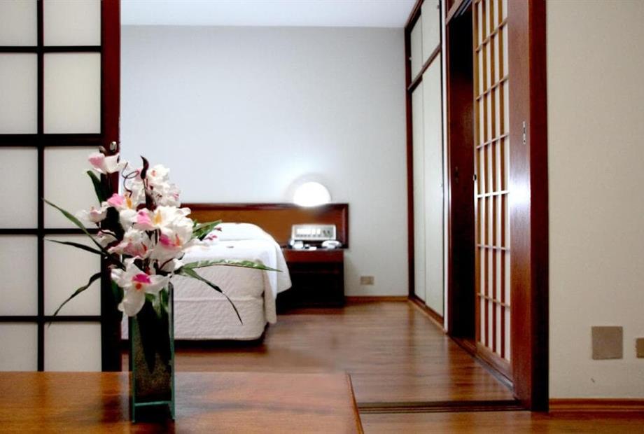 Suíte Luxo com Banheira de Hidromassagem-3.jpg