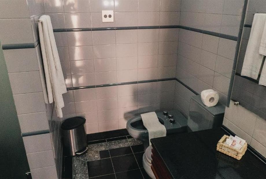 Suíte Luxo com Banheira de Hidromassagem-7.jpg