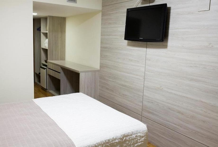 Quarto Duplo Standard com Cama de Casal-1.jpg