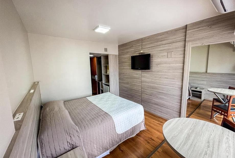 Quarto Duplo Standard com Cama de Casal-10.jpg