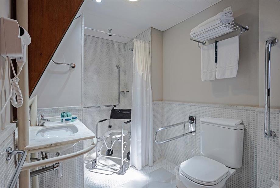 SECT - Luxo Casal PCD - Banheiro (1).jpg