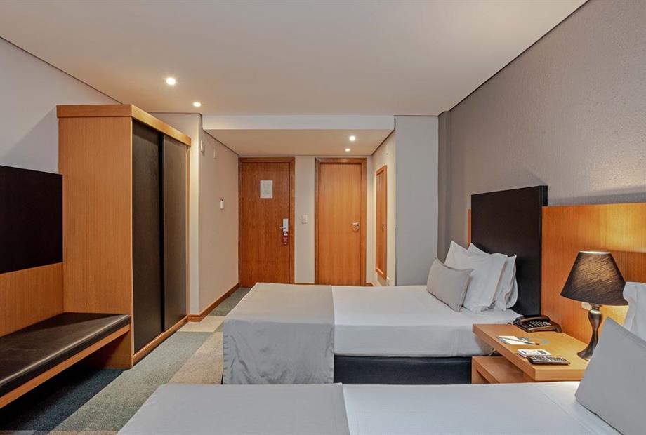 SECT - Luxo Twin (3).jpg