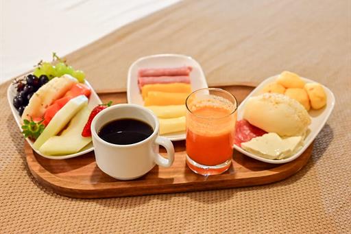 bristol marambaia - café da manhã.jpg