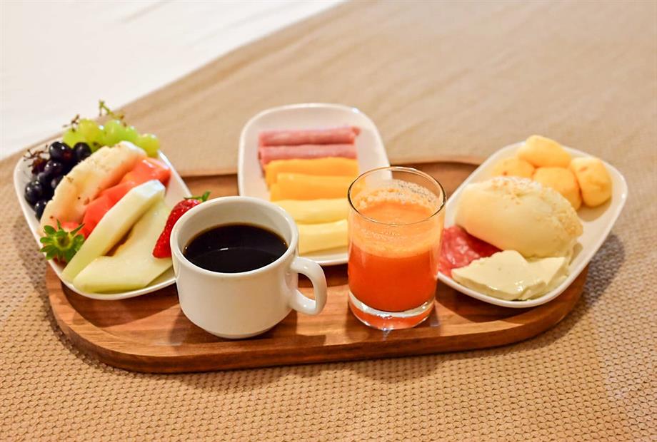 bristol marambaia - café da manhã.jpg