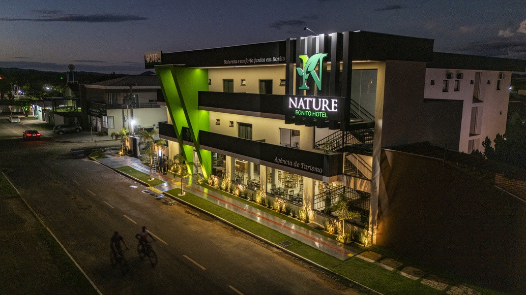 fachada noturna 1.jpg