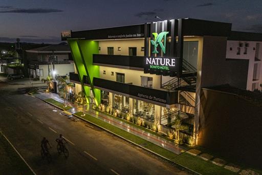 fachada noturna 1.jpg