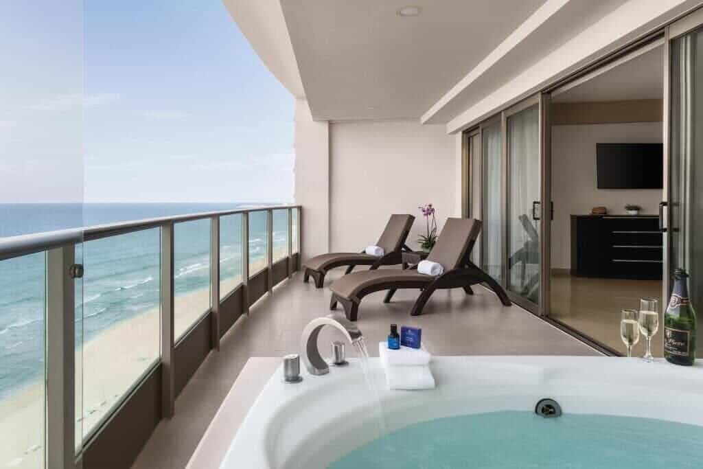 Oceanfront Suite King. - Suíte Cama King à Beira-Mar - Adultos-2.jpg