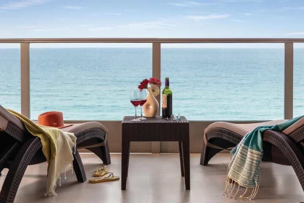 Oceanfront Suite King. - Suíte Cama King à Beira-Mar - Adultos-3.jpg