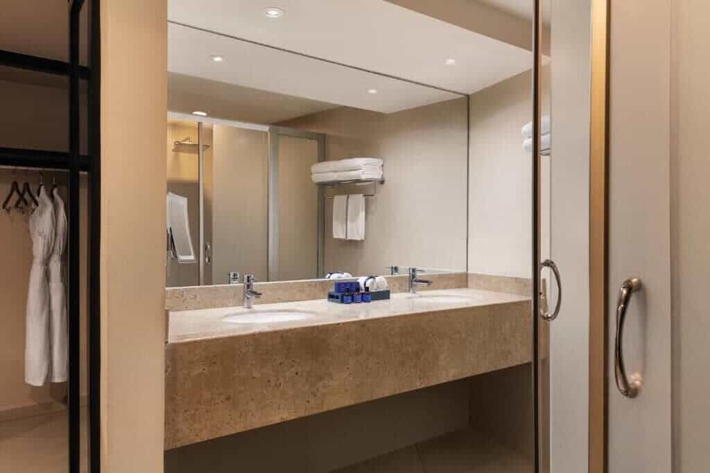 Oceanfront Suite King. - Suíte Cama King à Beira-Mar - Adultos-4.jpg