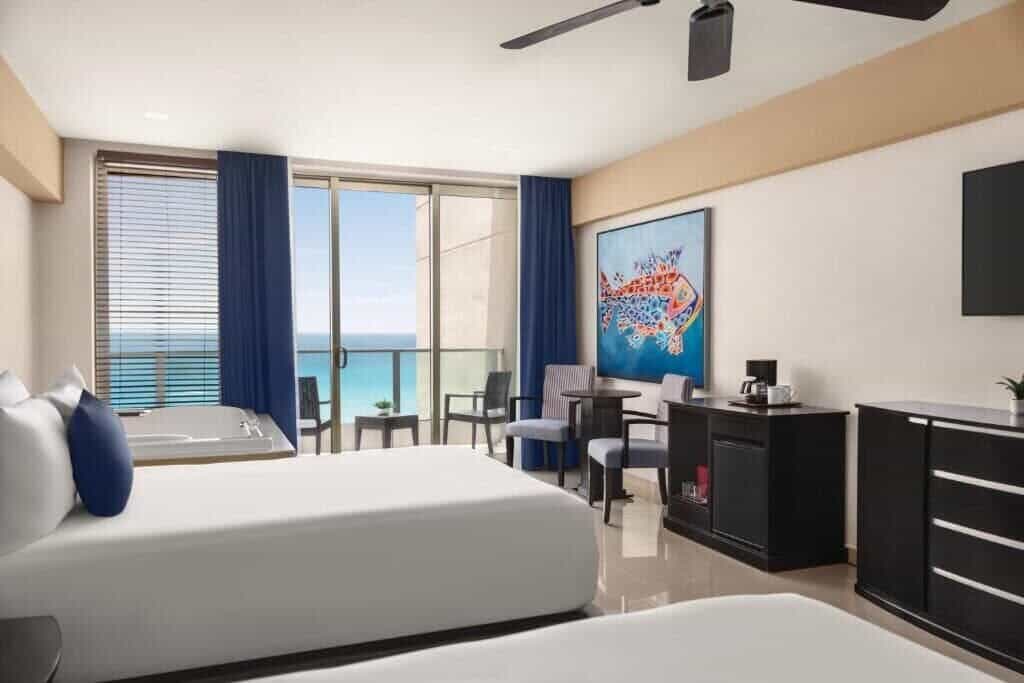 Oceanfront Suite Double. - Suíte Grand Luxo com 2 Camas e Banheira-2.jpg